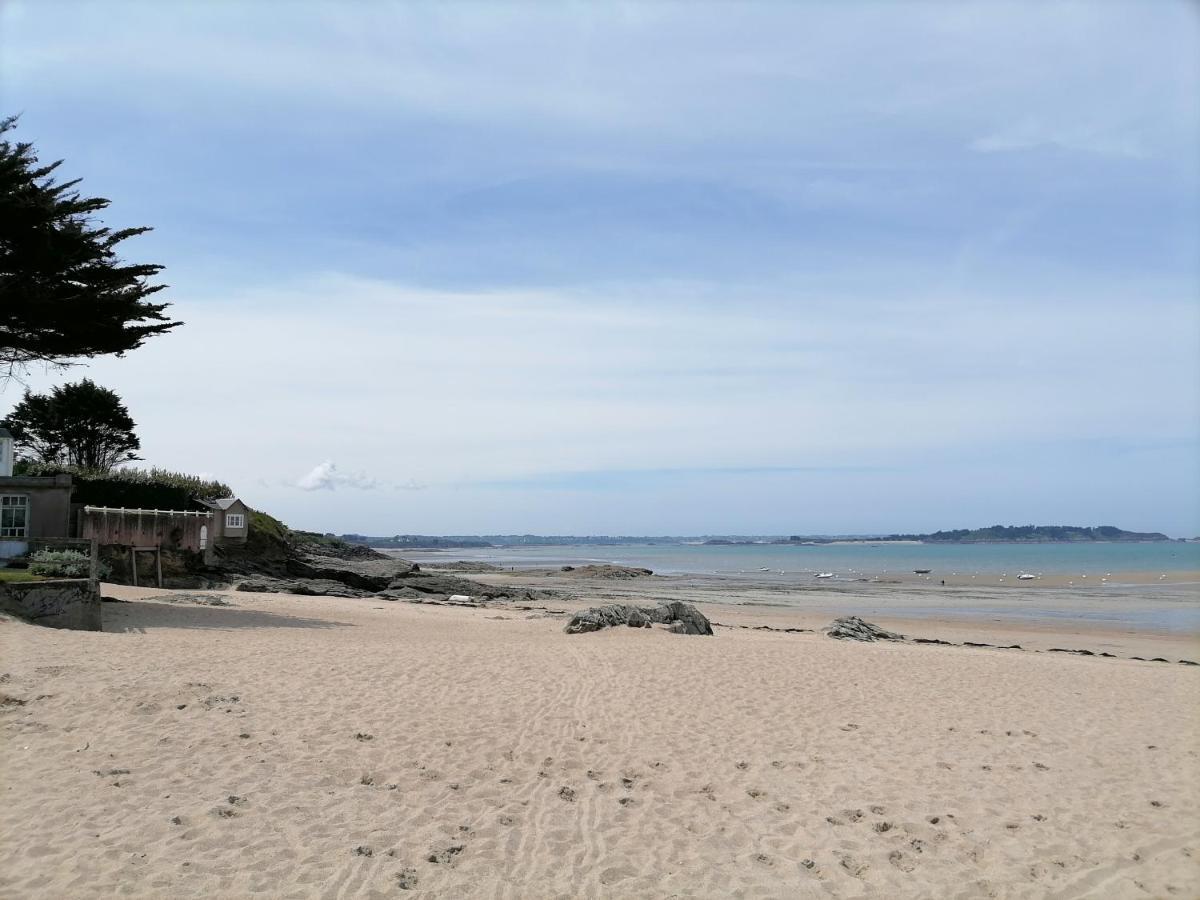 Maison Familiale Proche De La Mer Lancieux Luaran gambar